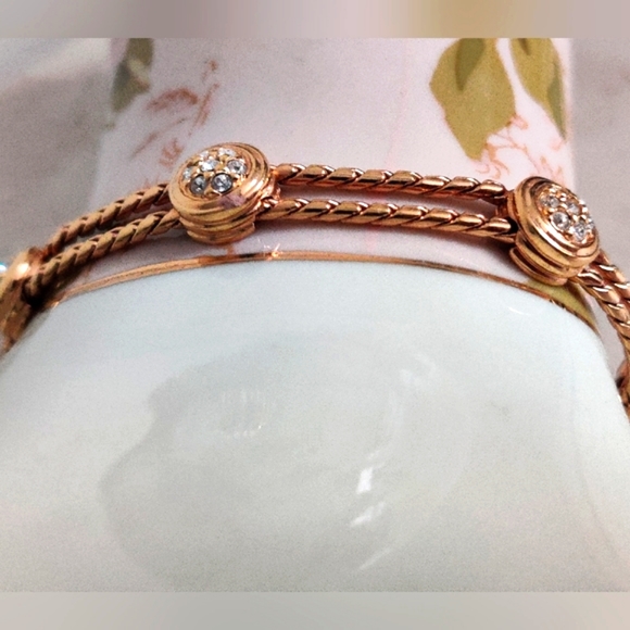 Dazzling Swarovski Swan Bracelet - Picture 8 of 13